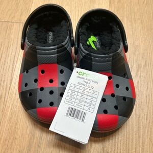 NWT Crocs C11